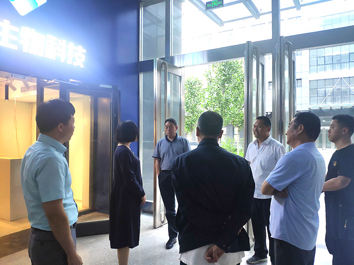 保定市高新技術(shù)開發(fā)區(qū)管理委員會副主任柏紀(jì)偉蒞臨指導(dǎo)